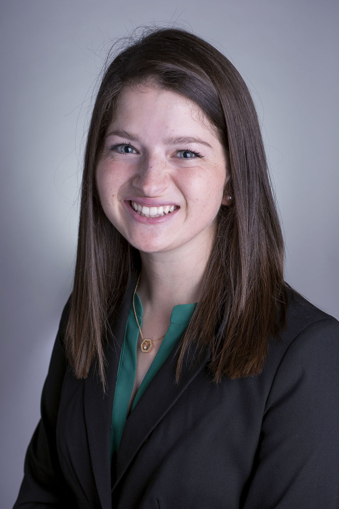 Katie Graff receives the Linda L. Thiel Memorial Scholarship in Information Systems and Decision Sciences